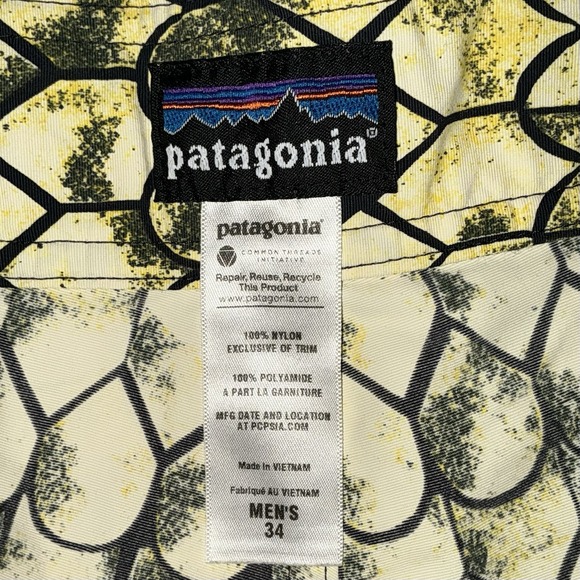 Patagonia Wavefarer Boardshorts Men's Size 34 Drawstring Yellow‎ Reptile Print - Picture 4 of 7